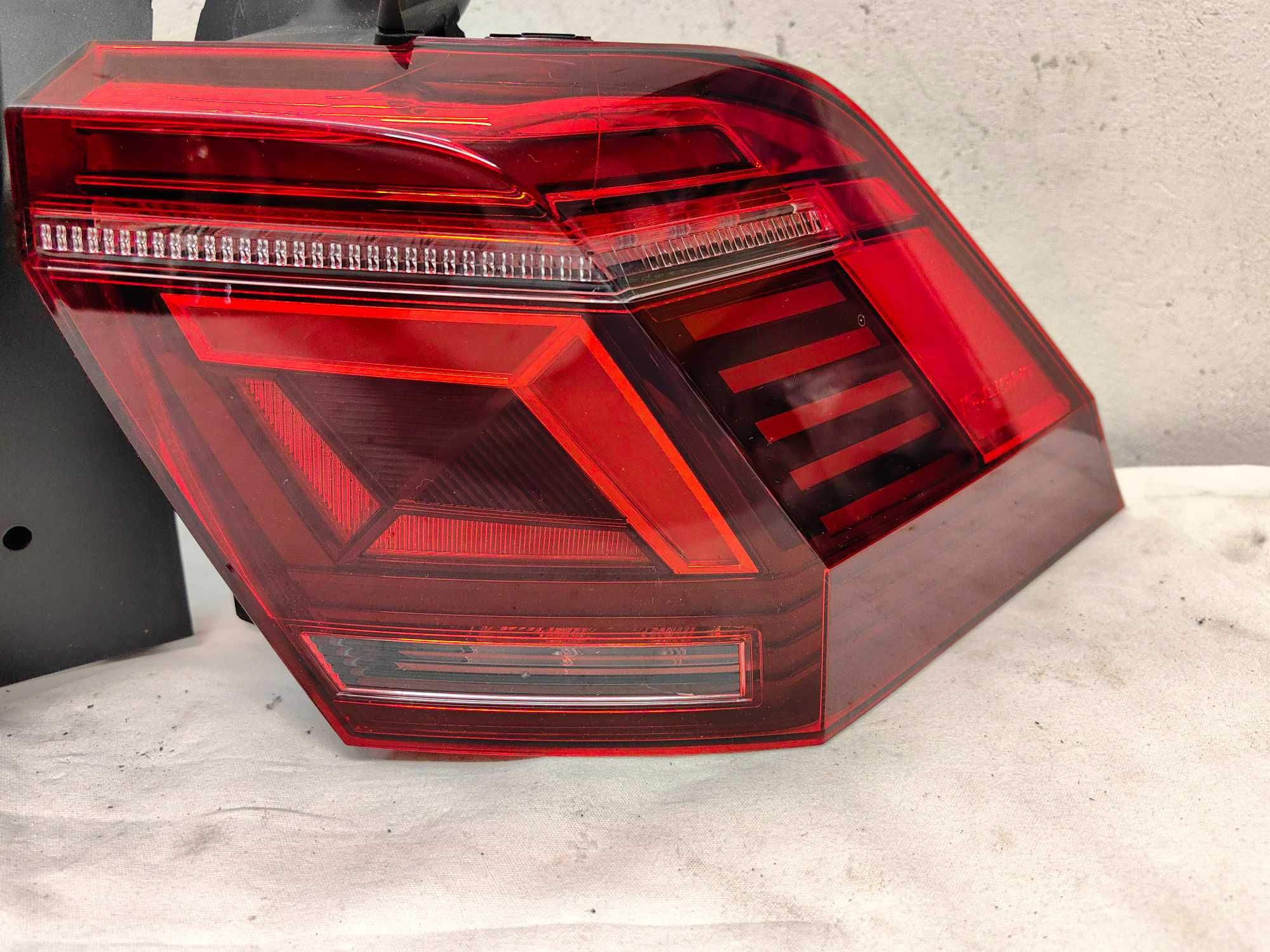 Оригинални стопове Vw Tiguan IQ.Light 2021
