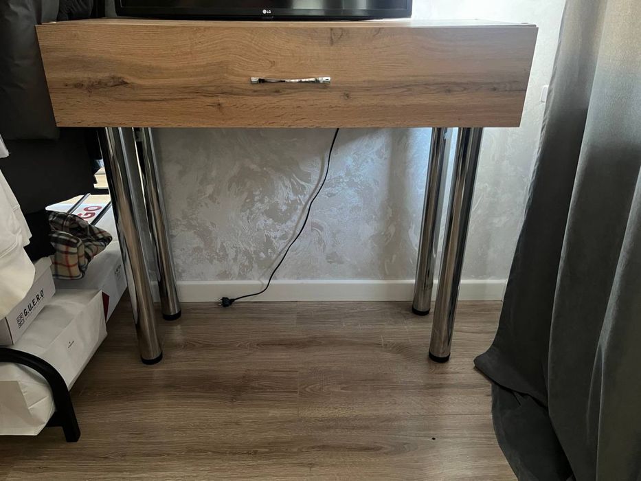 Тумба на ножках