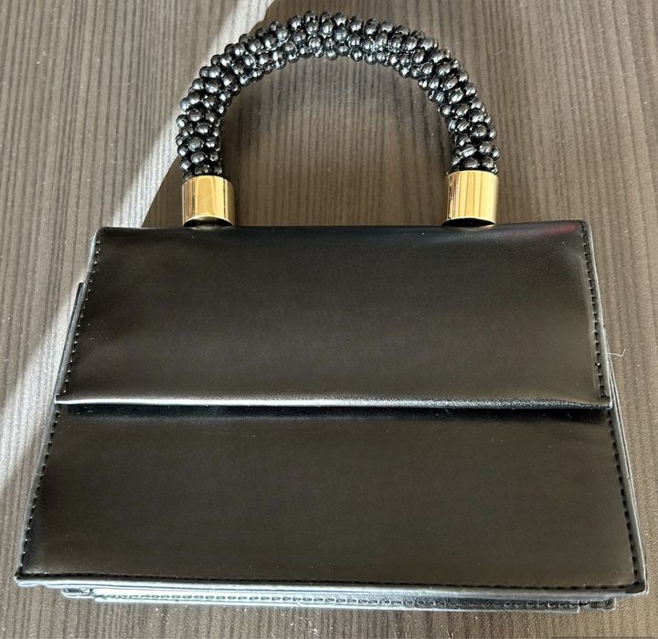 Дамска черна чанта