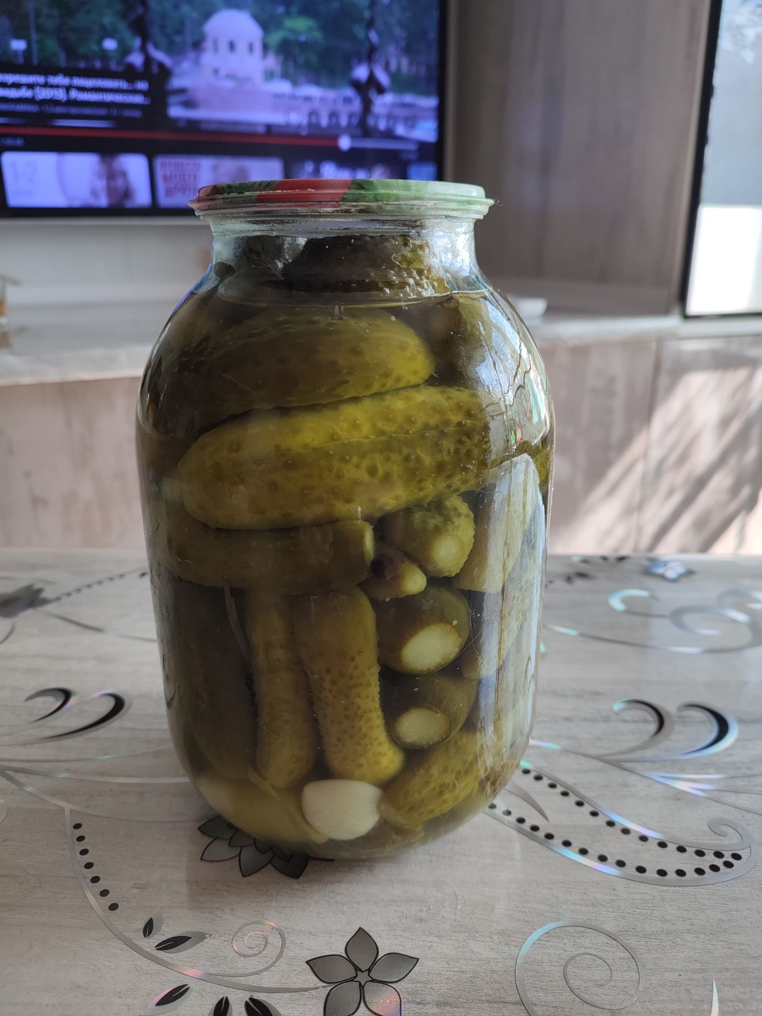 Огурцы солёные !