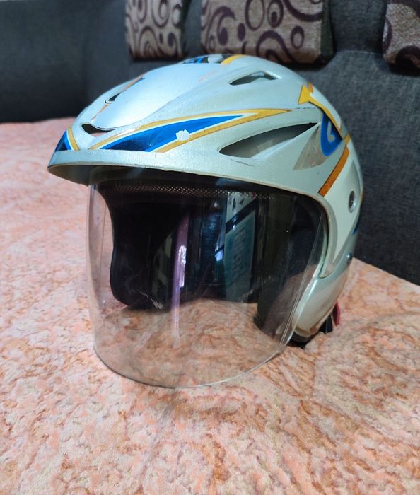 Продам мото шлем.