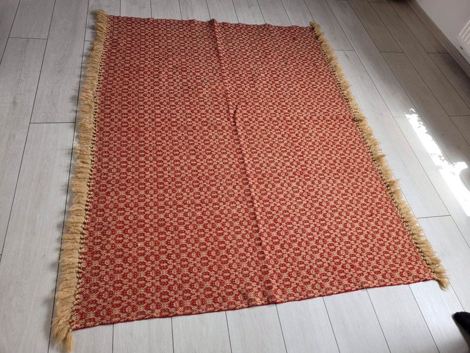 Covertura veche din lana nefolosita