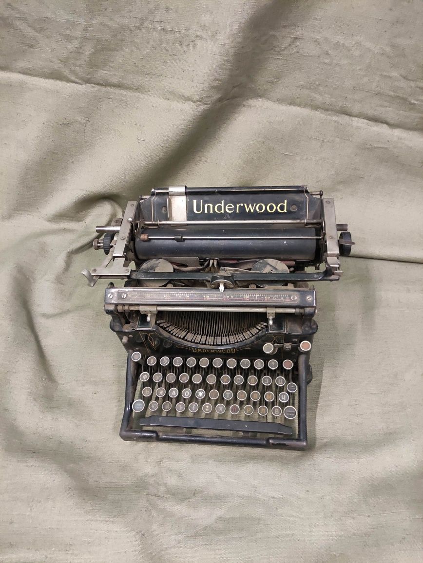 Продавам американска пишеща машина Underwood No. 5