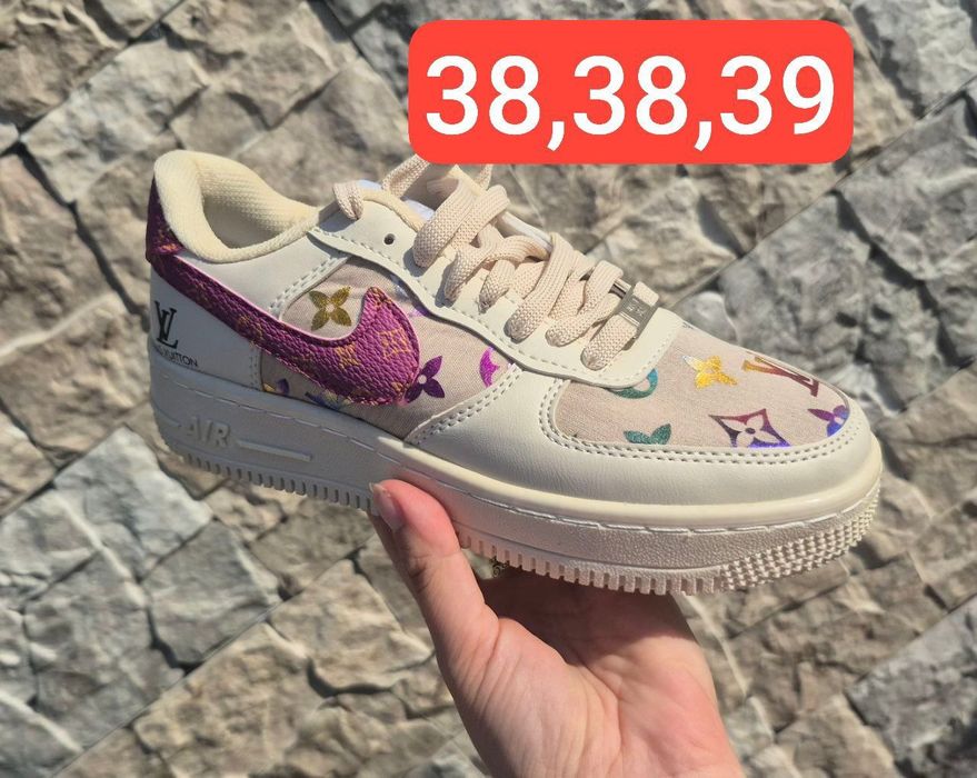 Adidasi nike model lv