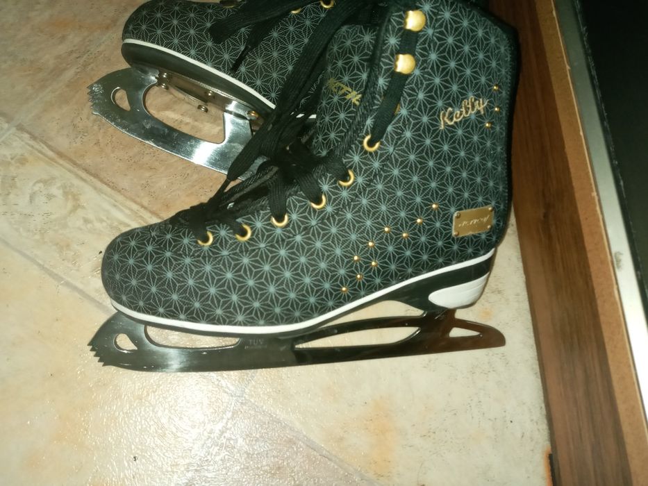 Коньки женские новые размер.37-39.