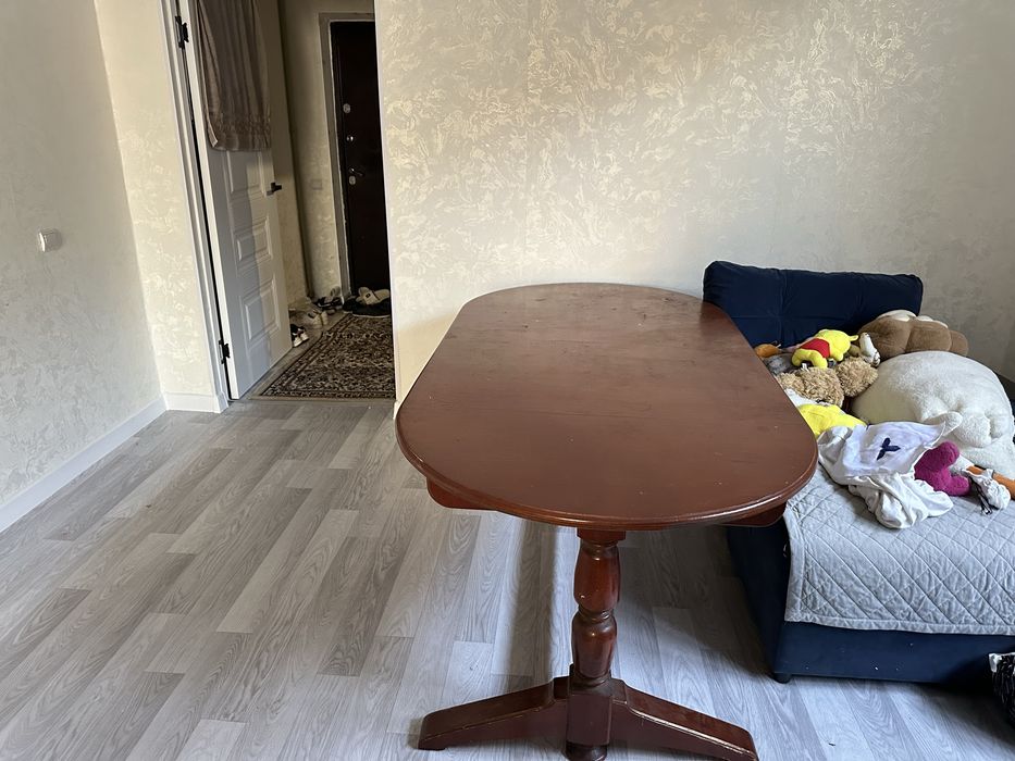 Продам стол из натурального дерева ,ручная работа