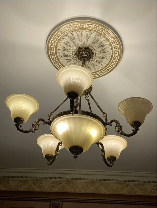 Продам шикарную люстру производство: Австрия