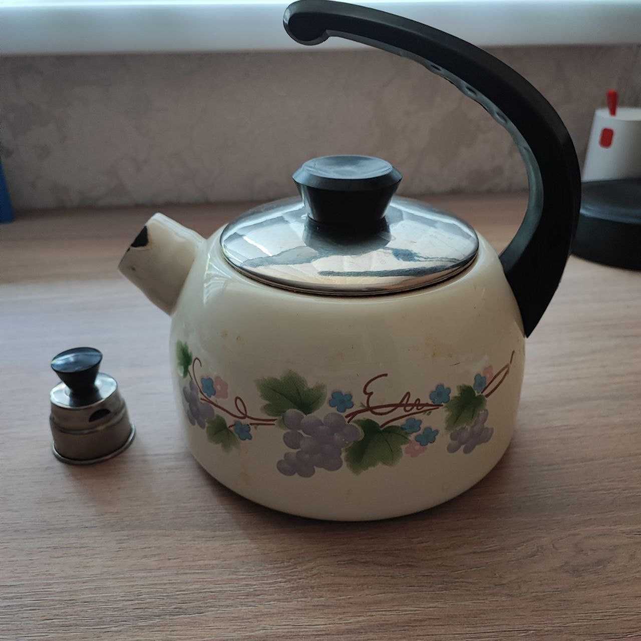 Продам чайник 2л, чайник 3л , бидон алюминиевый 8 л.