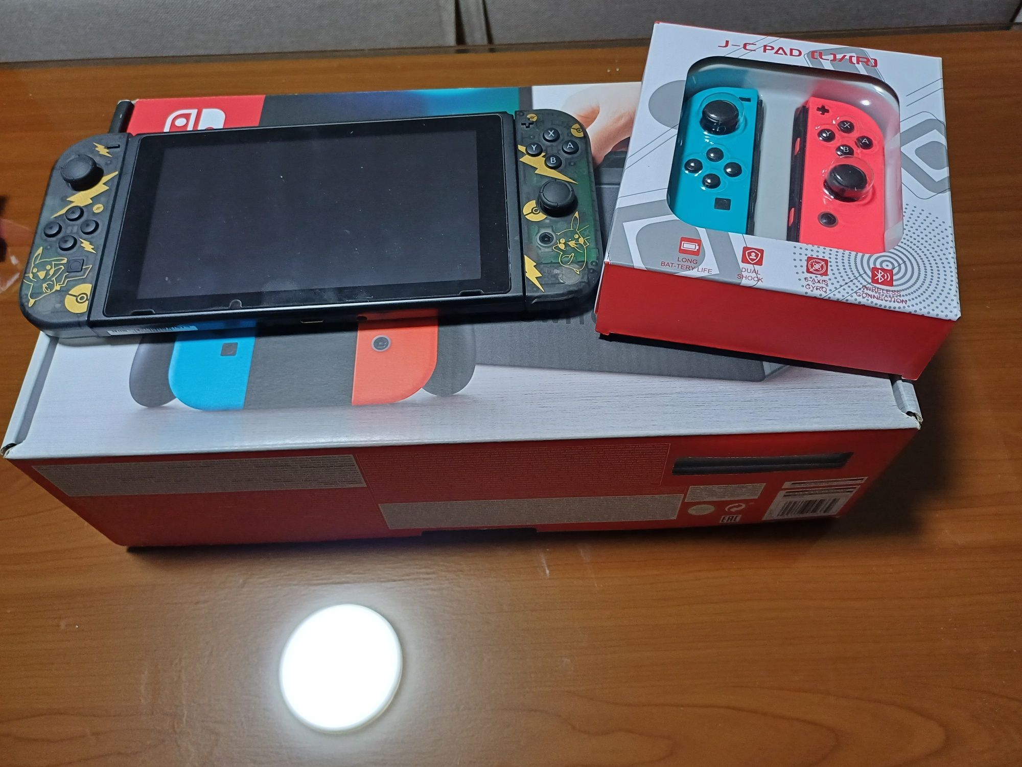 Nintendo Switch modat + Joycon-uri cadou