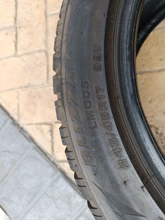 Зимни гуми Bridgestone 245/45/17 dot 4021