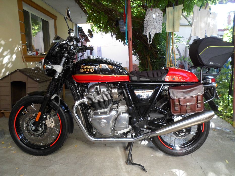 Royal Enfield Interceptor 650 cu sau fara accesorii
