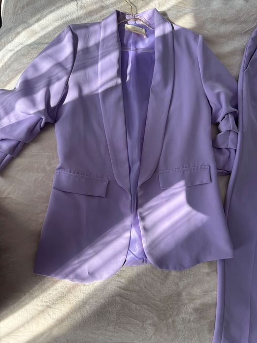 Свеж костюм от две части