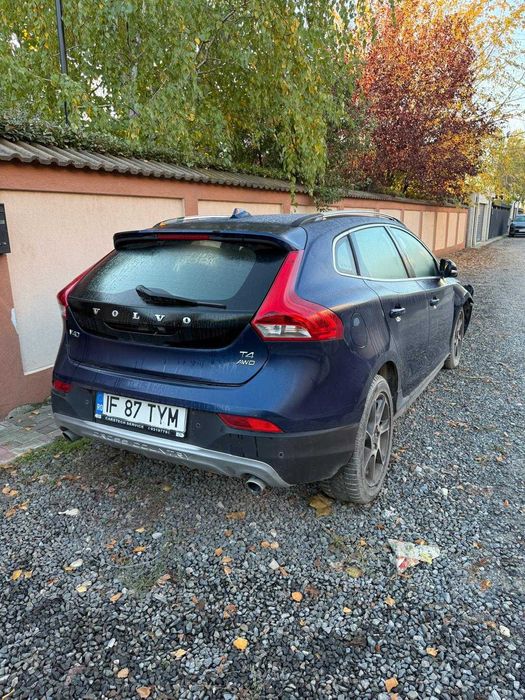 Volvo V40 4WD CROSS COUNTRY Ocean Race 190CP 2016