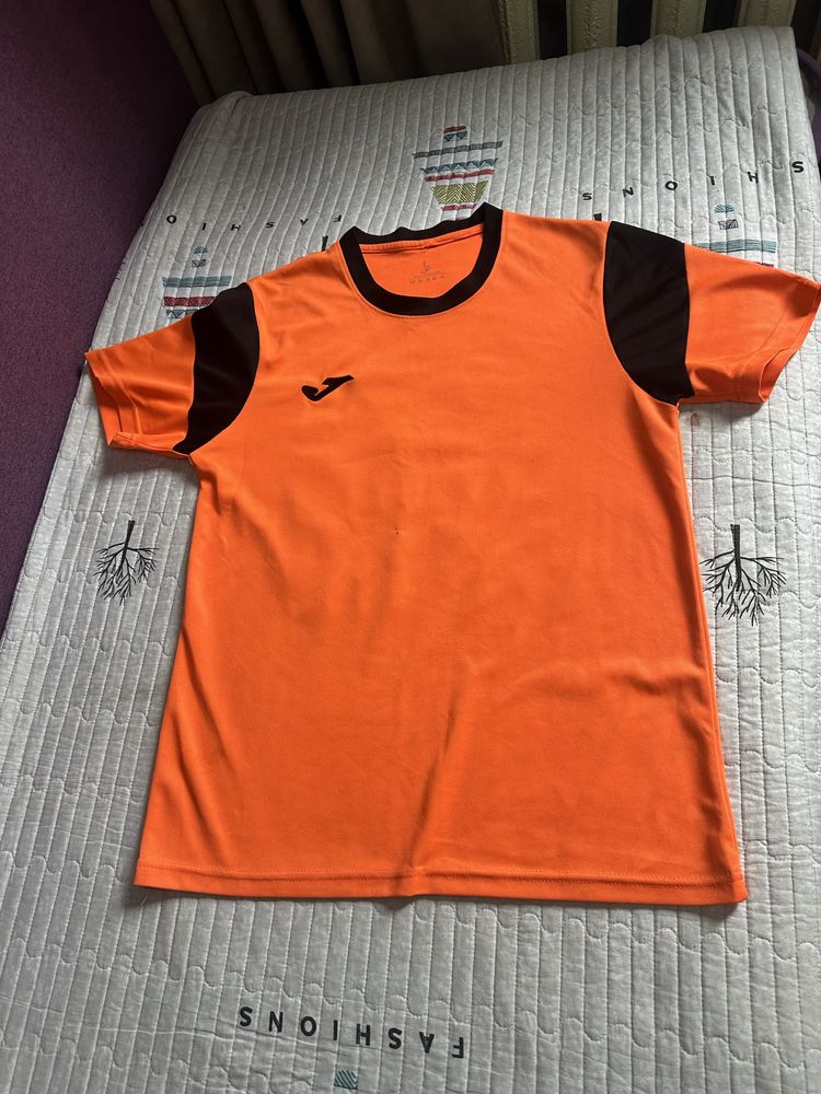 Продам футбольную на 11- 12-13 лет