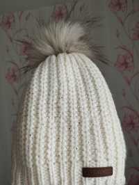 Зимна шапка, бяла, с подплата полар