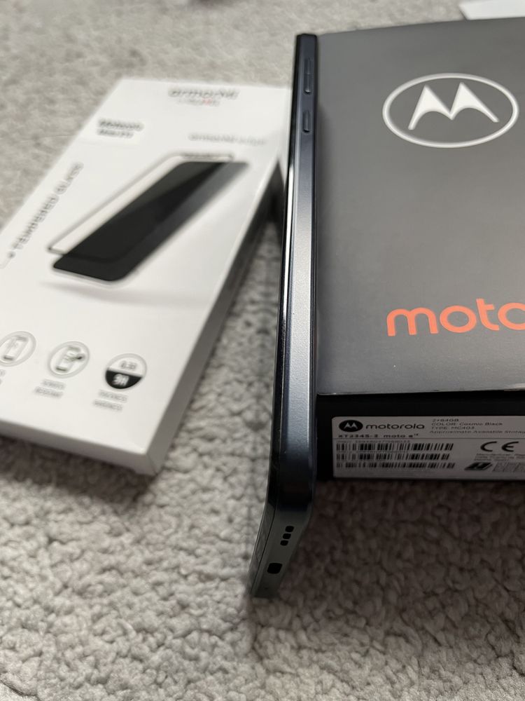 Чисто НОВ телефон Моторола Motorola