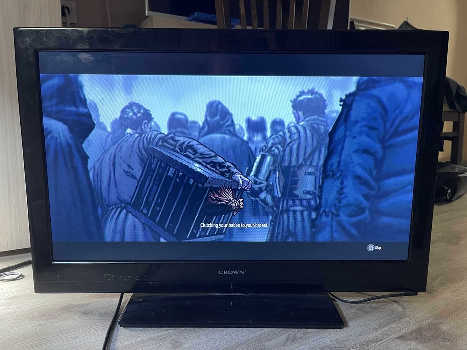Продавам малък и компактен телевизор CROWN, модел 19253TPY.
