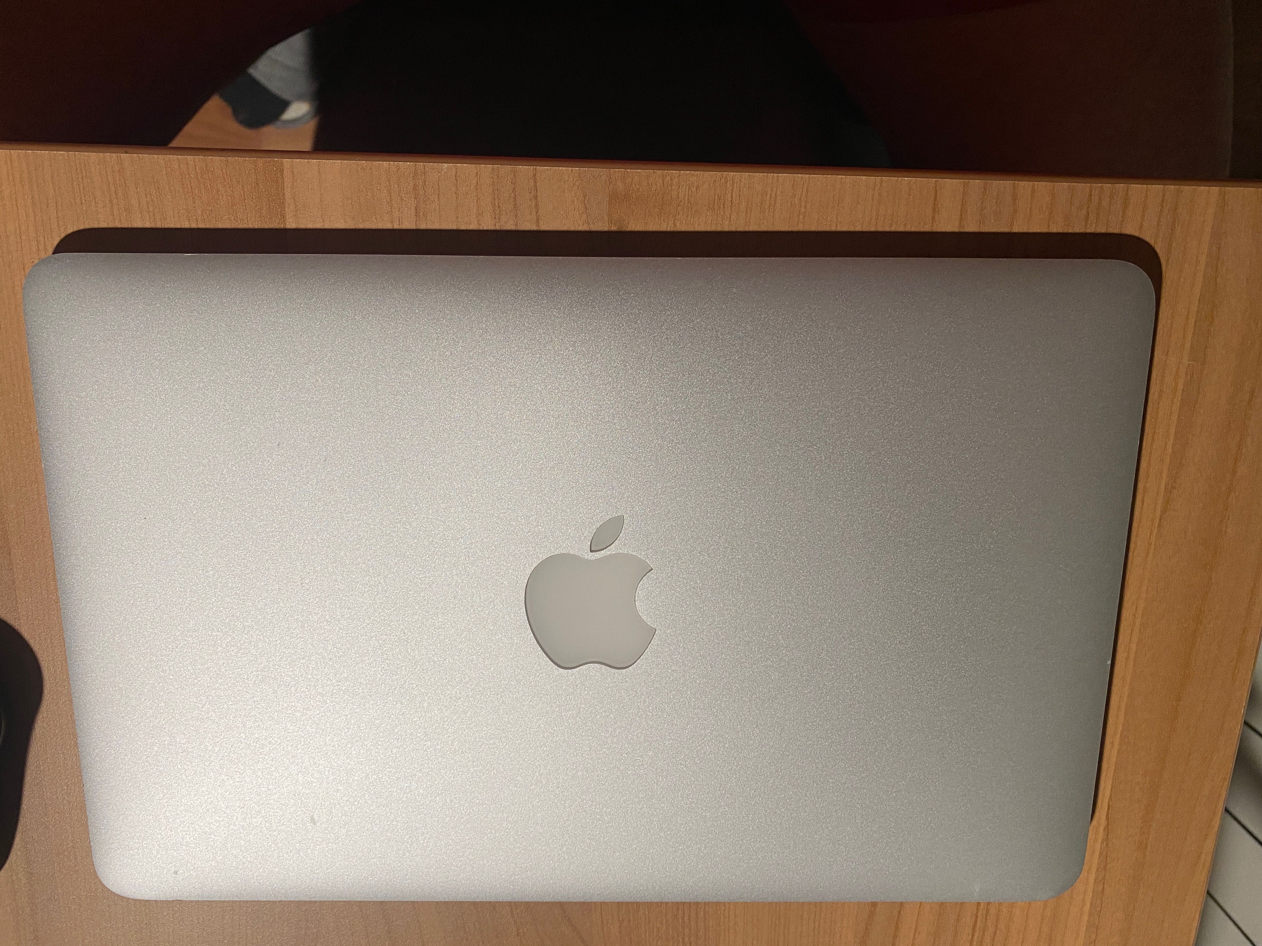 MacBook Air 1370