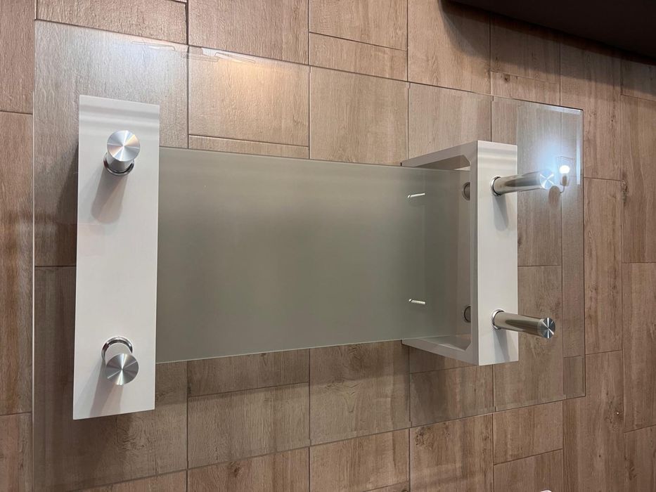 Masa living din sticla