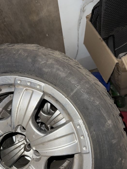 Продам диски от нивы и шины