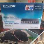 Продавам суич tp-link