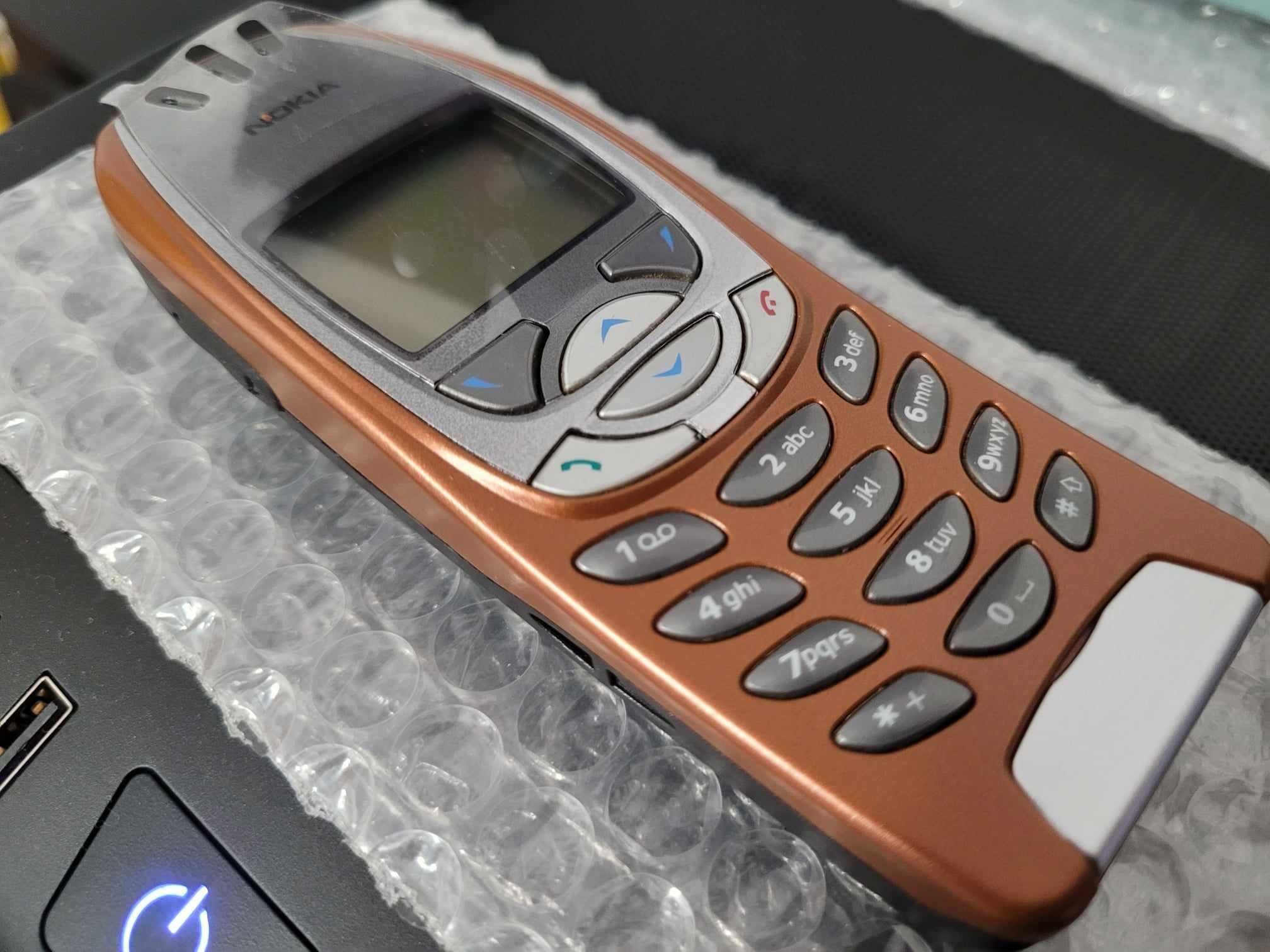 Vand Nokia 6310i cu baterie si carcasa noua