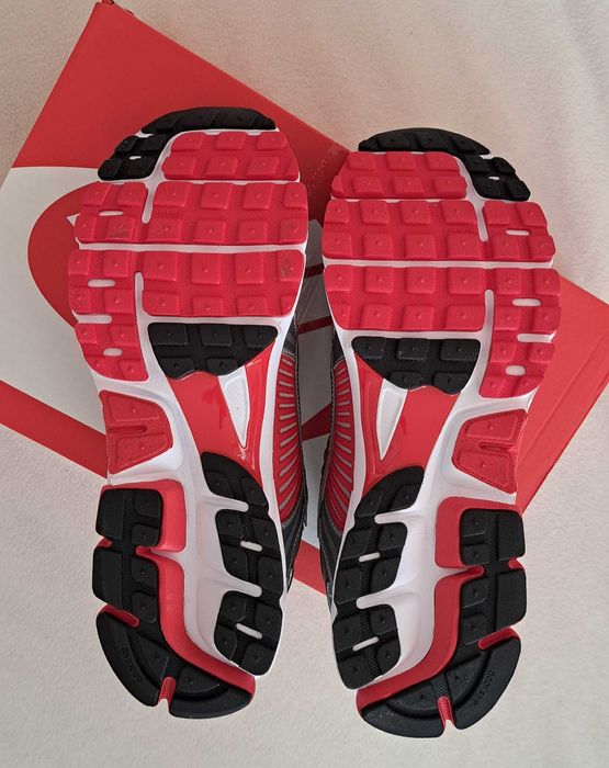 Nike Zoom VOMERO 5 нови