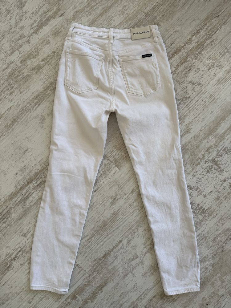 Бели  оригинални дамски дънки Calvin Klein