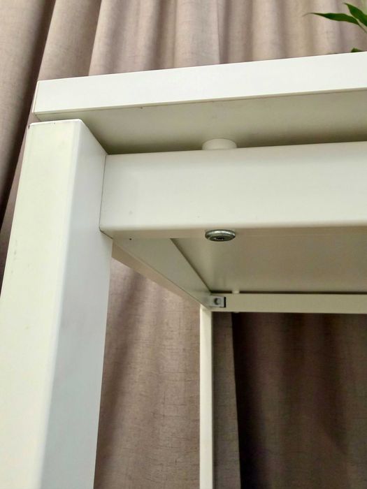 Бюро / маса Vihals от IKEA с борд/панел от iScreen.design