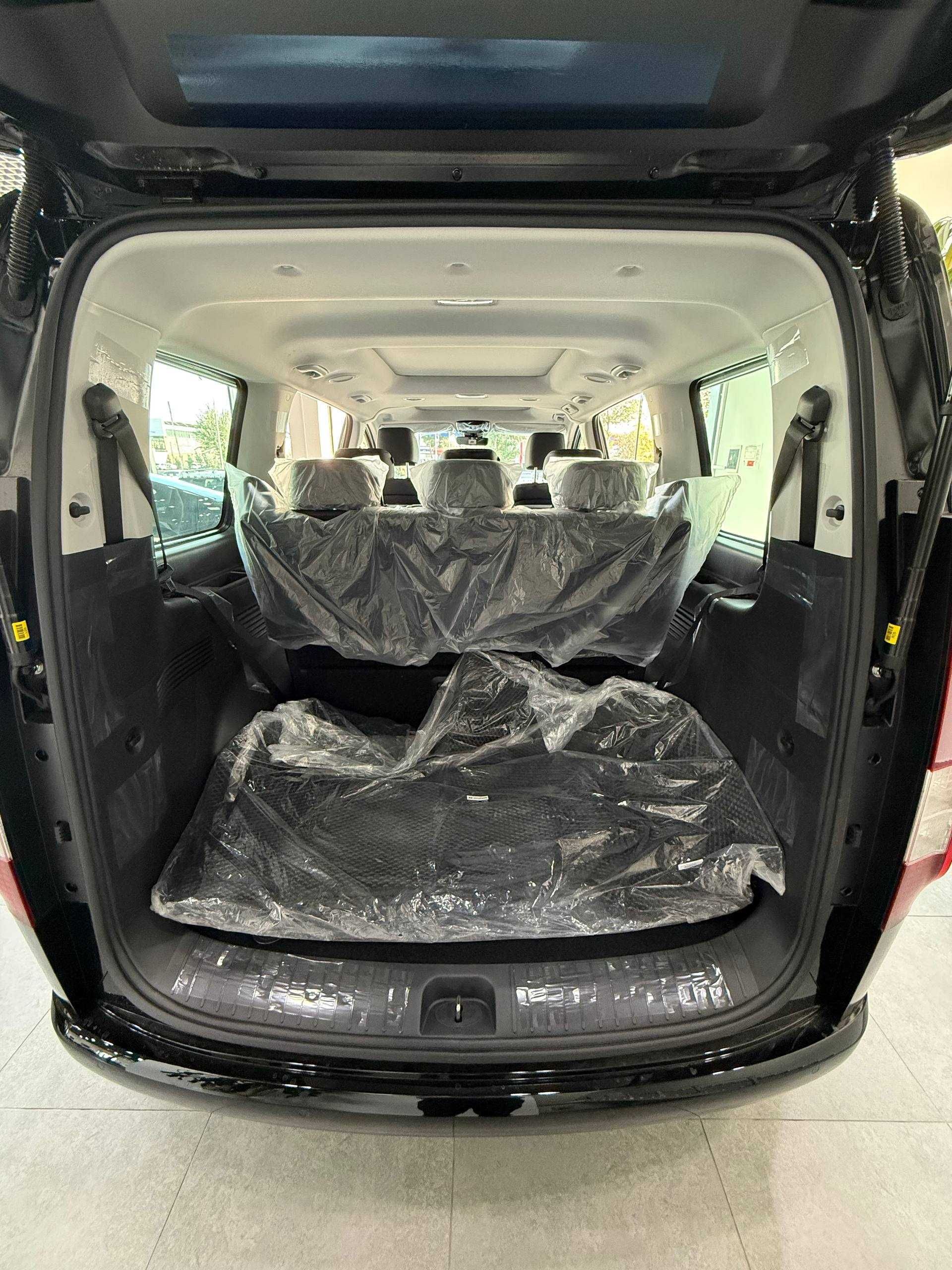 Hyundai Staria Luxe 8seats