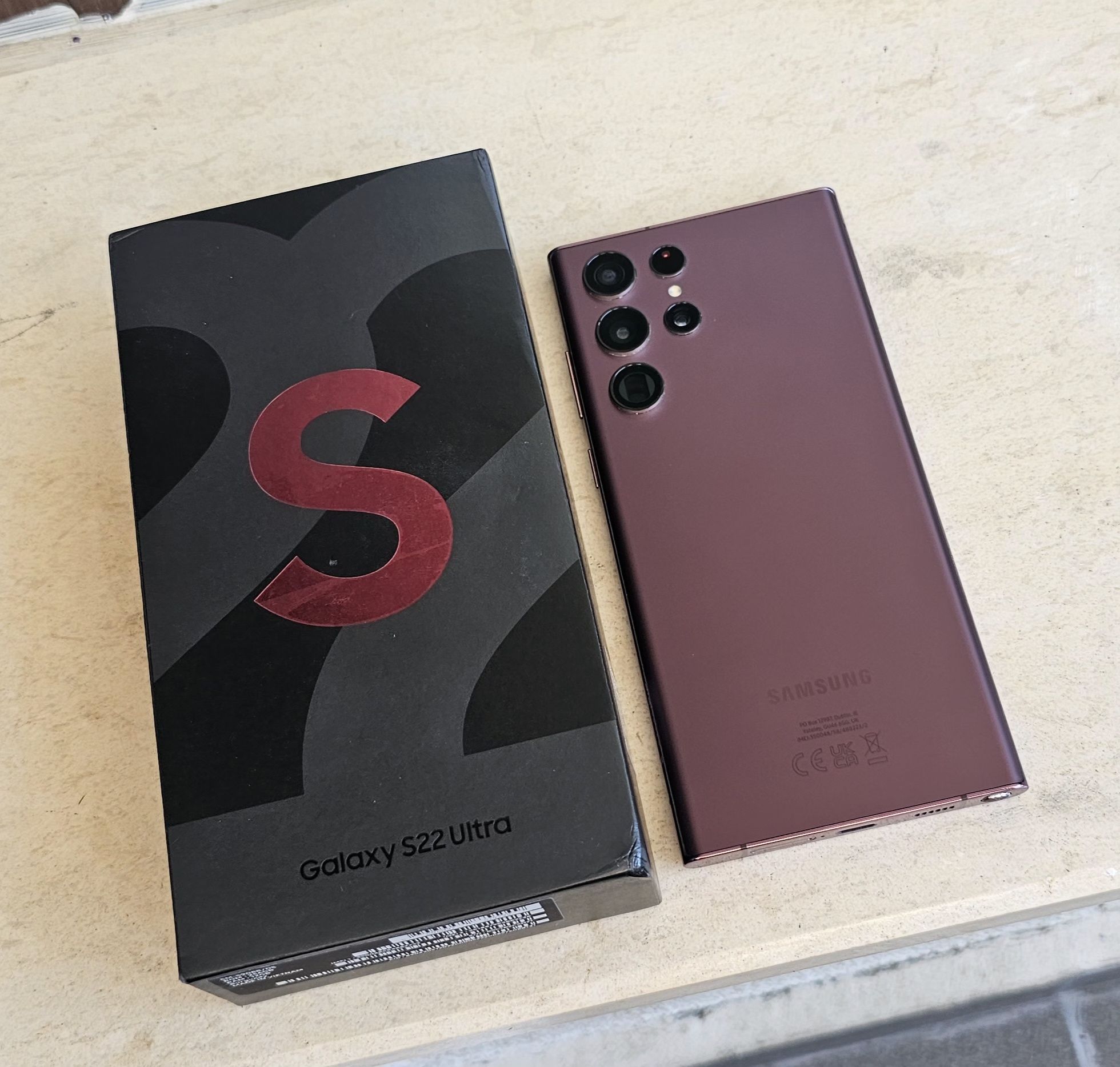 Продавам Samsung S22 ULTRA