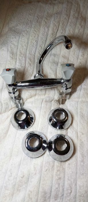 Стенен смесител за баня нов