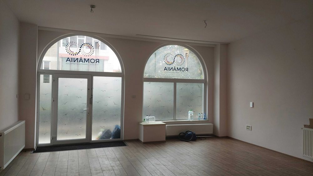 Delfinariu, spatiu comercial de inchiriat 68 mp. vitrina, parter