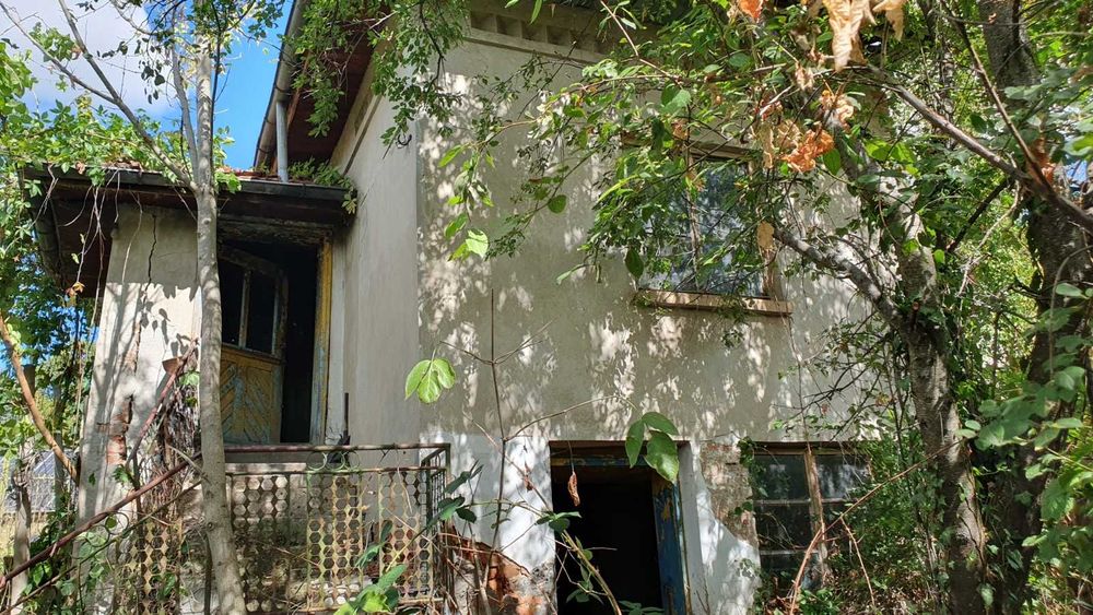 Продавам имот в с. Голец, област Ловеч