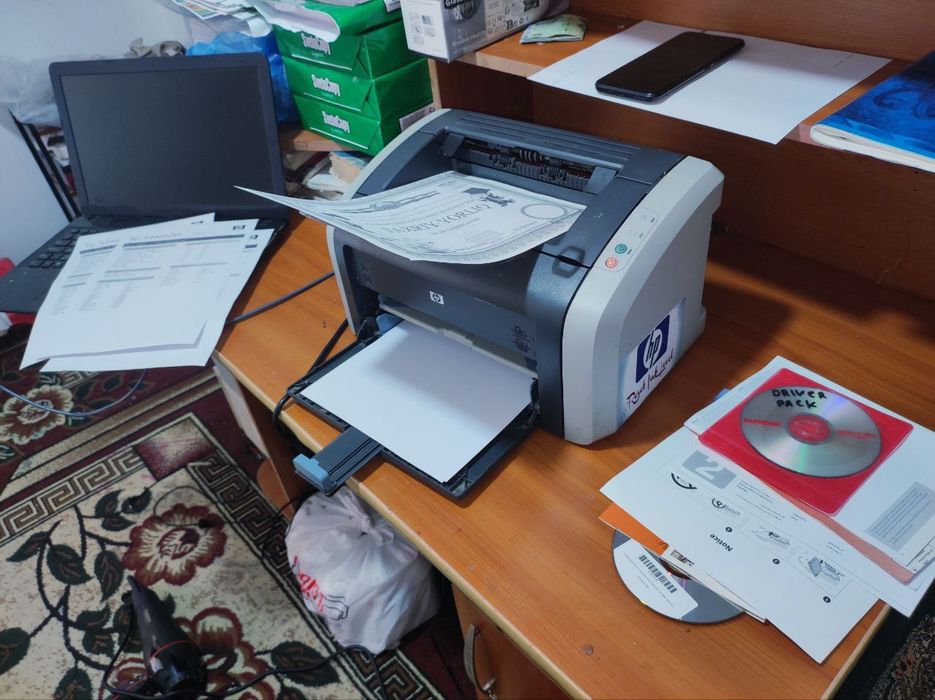 HP tezkor printer, zaprafka polni,Hama yeri Ishlaydi karopka dakument