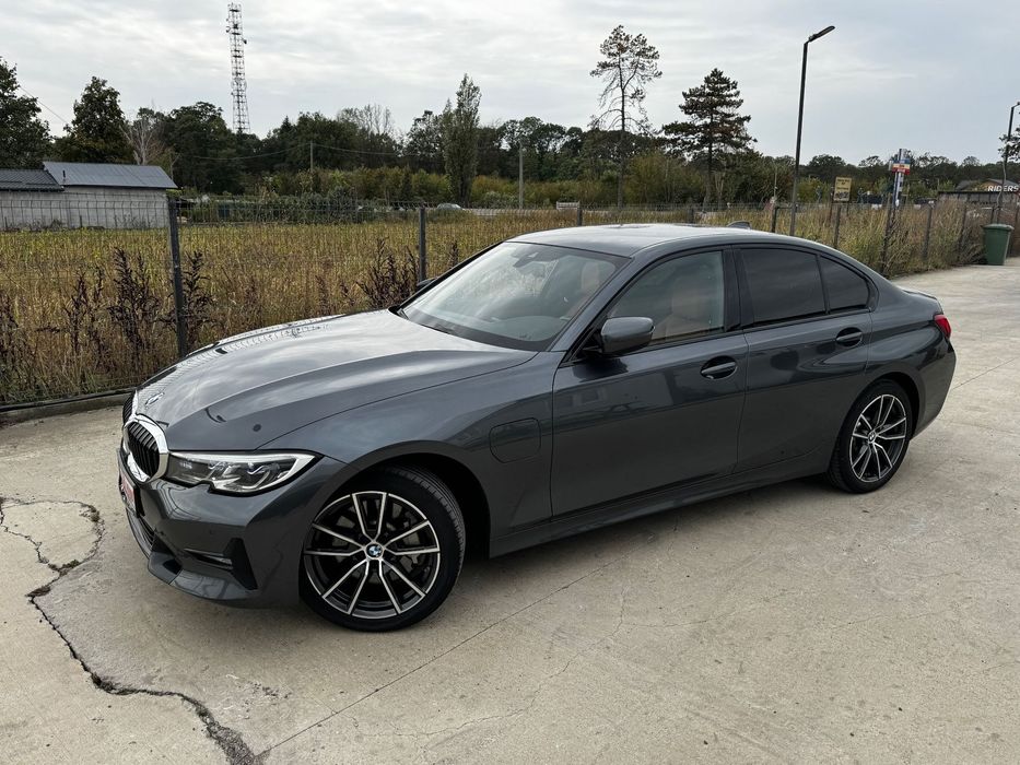 BMW Seria 3 Faruri Laser/harman kardon/navi mare/bord digital/scaune sport/292cp