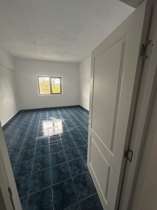 Cladire spatii birouri si apartamente plus teren 10000 mp de vamzare