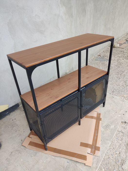 Mobilier terasa cu usi metalice perforate