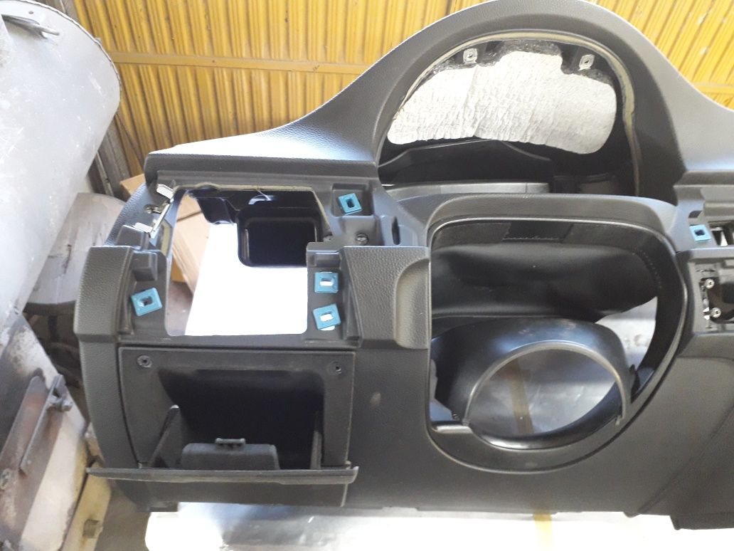 Продавам малката жабка отляво под волана за BMW E90 и Е91 фейс 2010г