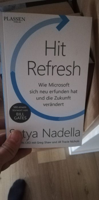 Carte noua in Germana Hit refresh Satya CEO microsoft livrare gratuita