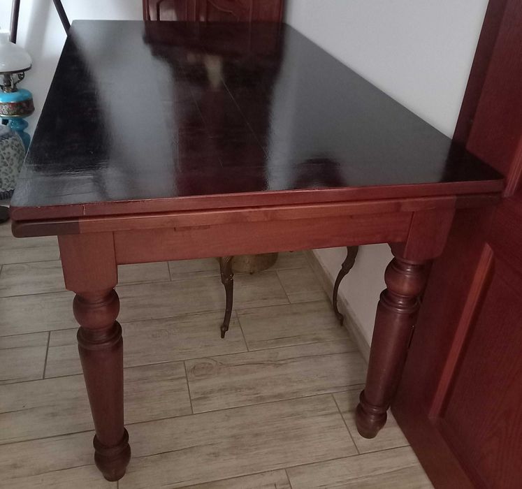 Разтегателна маса от масивно дърво