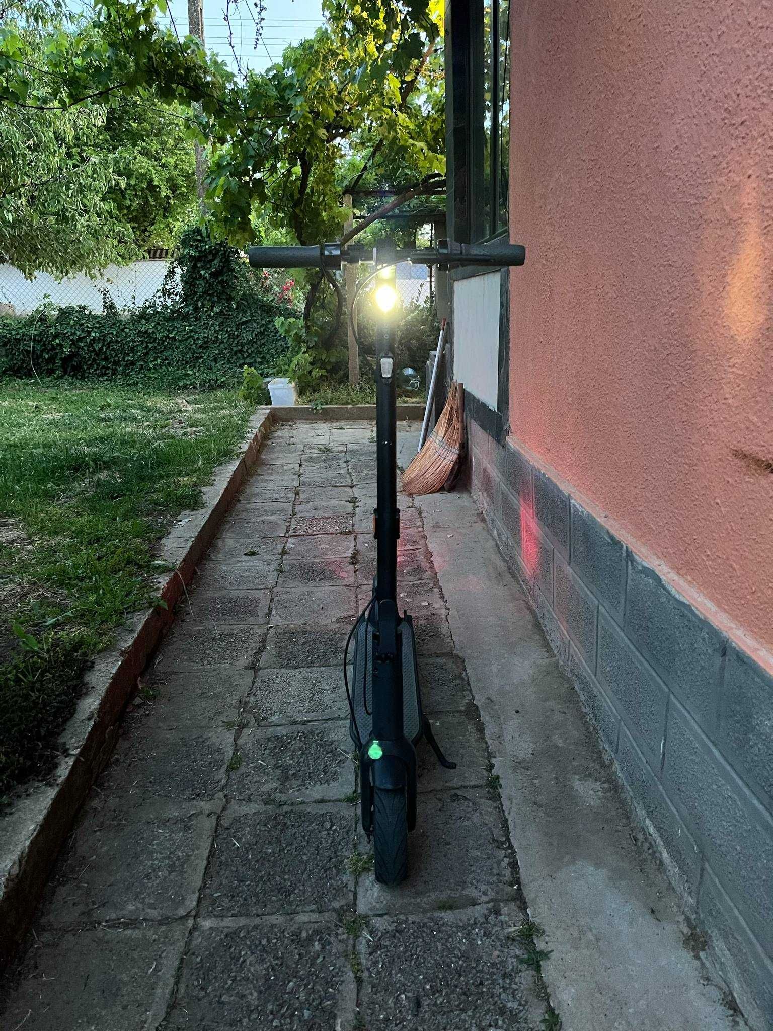 Електрическа тротинетка Segway Ninebot KickScooter MAX G30, 350W