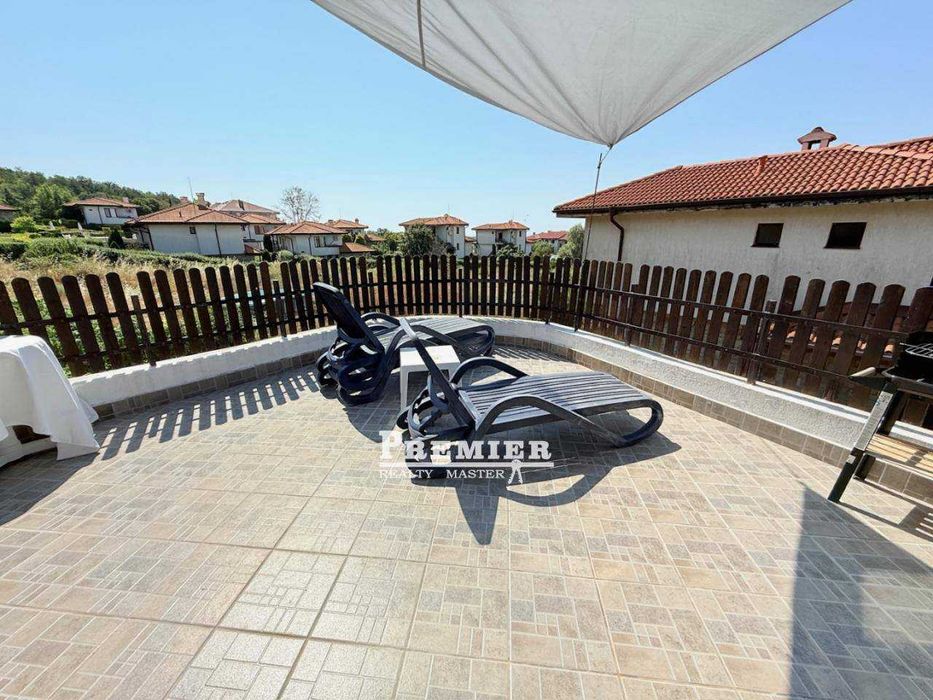 Къща в затворен, охраняем комплекс в Кошарица