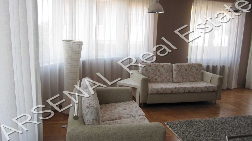 Тристаен апартамент под наем, Център