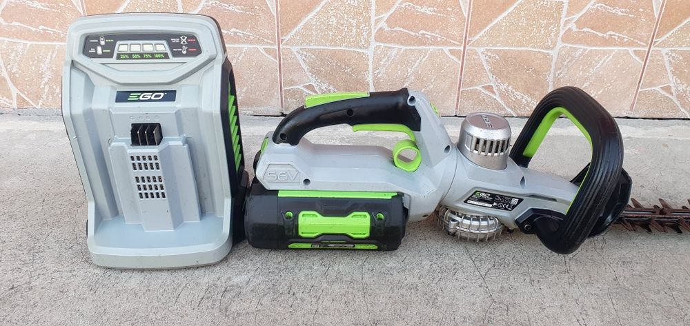 Trimer pe bateri .56v. pentru gard viu