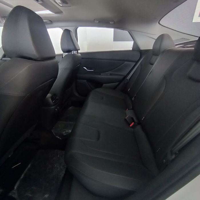 Hyundai elantra sotiladi