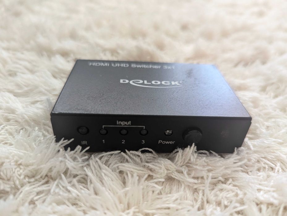 Switch HDMI 3 porturi cu telecomanda UHD 4K, Delock