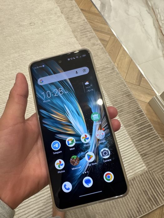 Б\У  ZTE blade A75 (5G) ,   ( 4 gb+128gb) , qora rang , holati yaxshi,