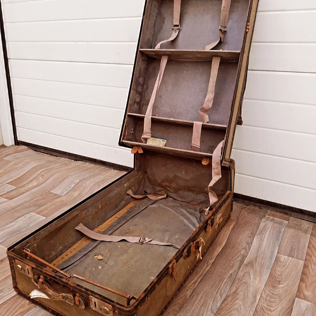 Старинен пътнически куфар гардероб с множество функции. Внос Холандия
