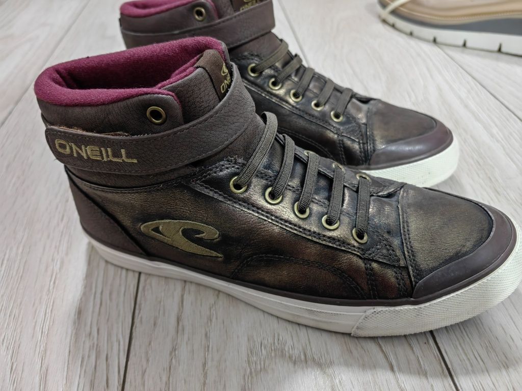 Adidași O'Neill High-Top, Mărimea 38, Culoare Maro cu Reflexii Aurii